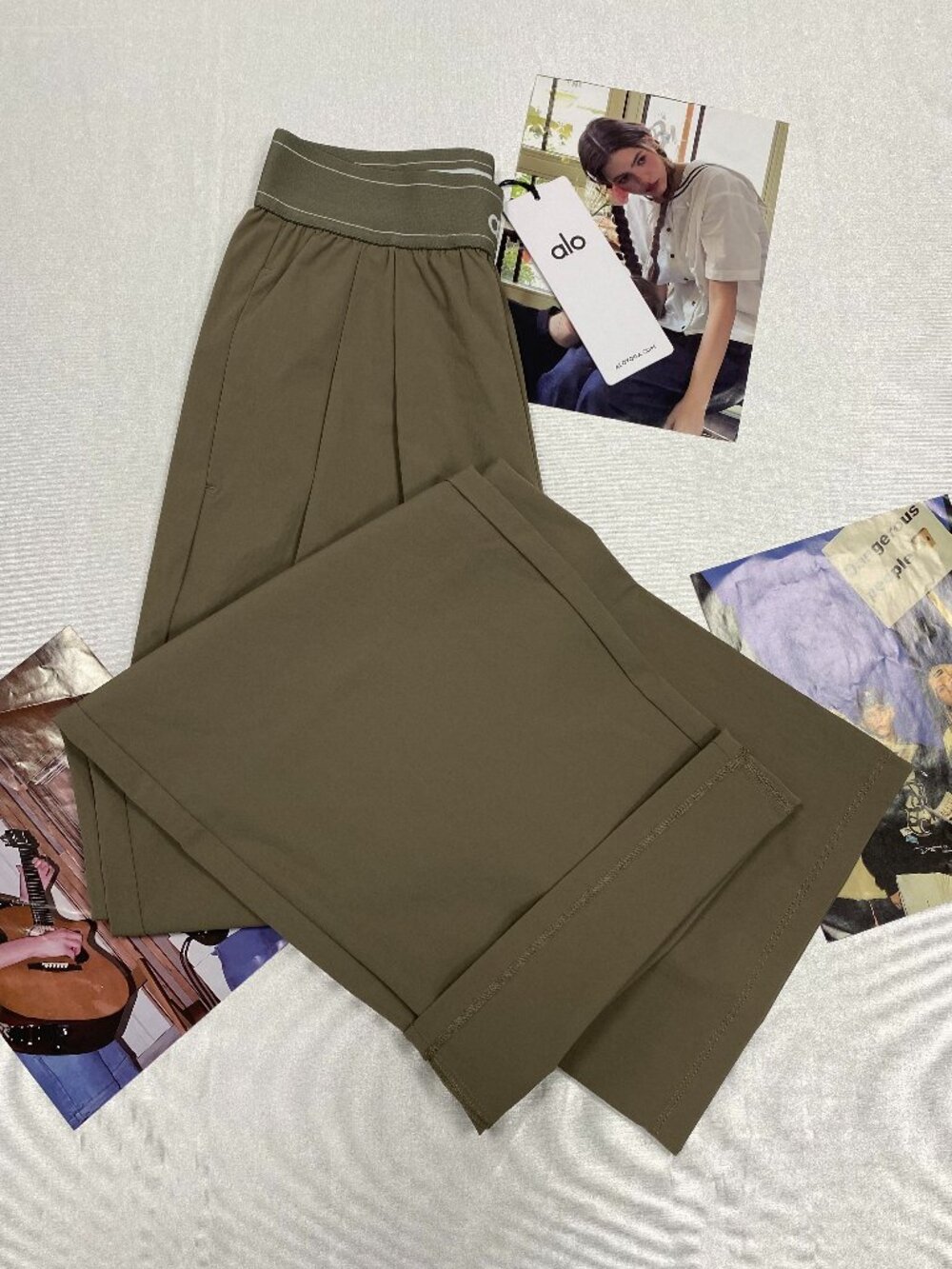 👩🌾Brand New ALO Yoga🧚♀️Olive Suit Up Pants Wide Leg 30 Inch - Picture 5 of 7